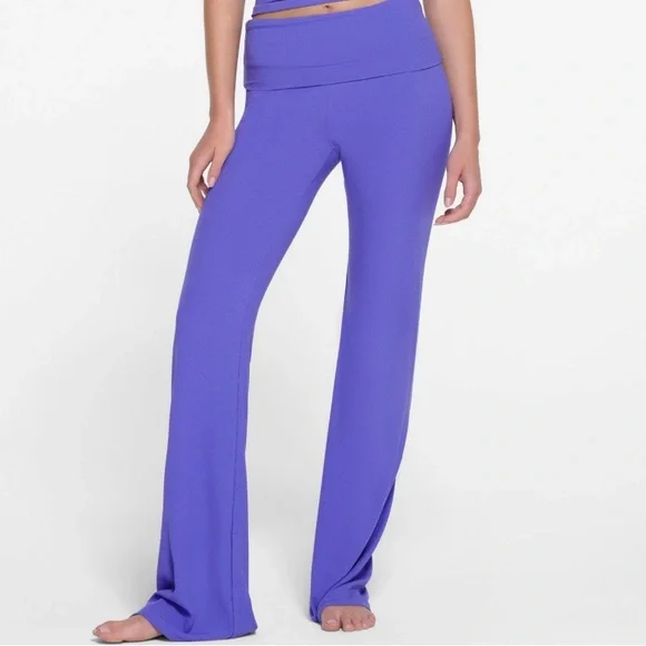 Only tried on soft lounge set with fold down pants. Top is no longer sold RARE - Picture 6 of 13